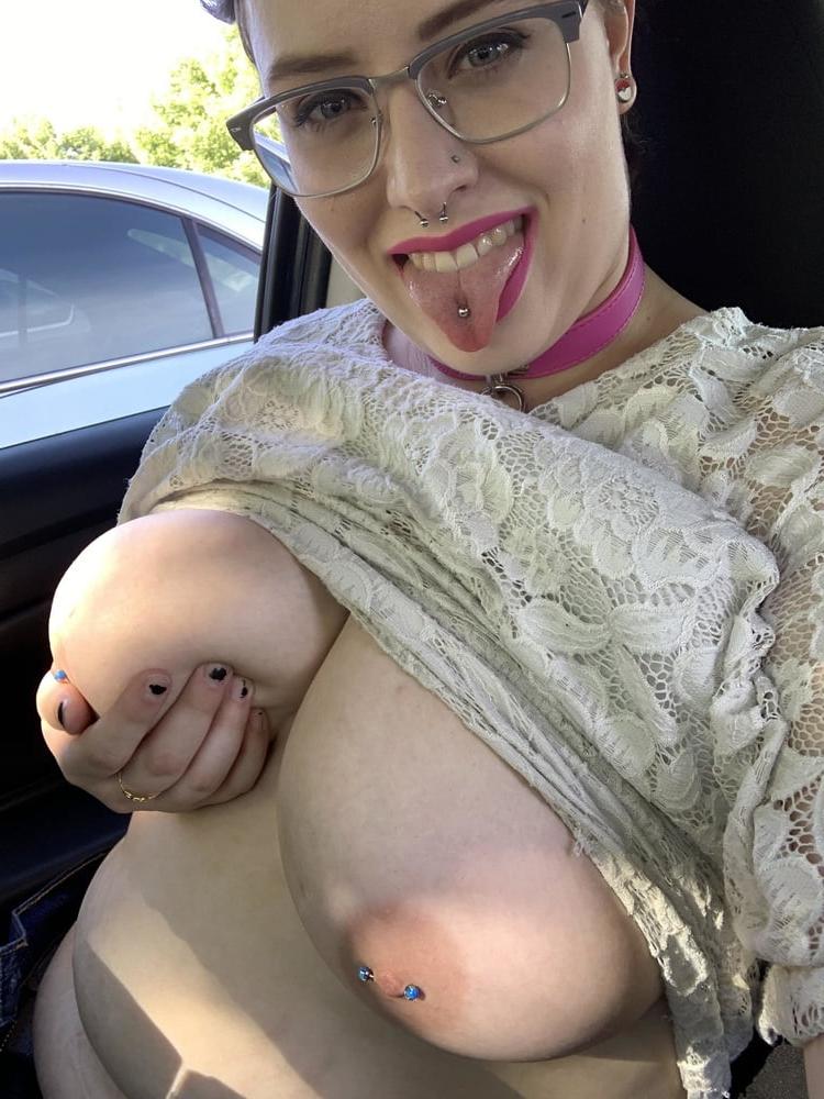 25P Exhibitionist Slut in the Car