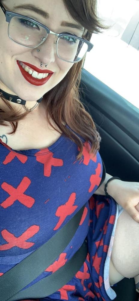 25P Exhibitionist Slut in the Car
