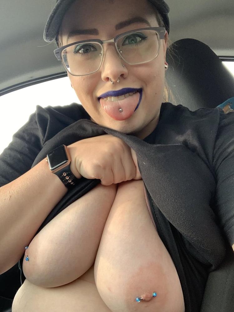 25P Exhibitionist Slut in the Car