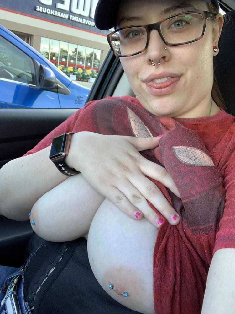 25P Exhibitionist Slut in the Car