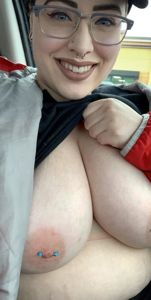 25P Exhibitionist Slut in the Car