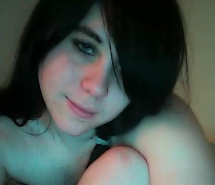 24P Teen Gives BJ On Cam