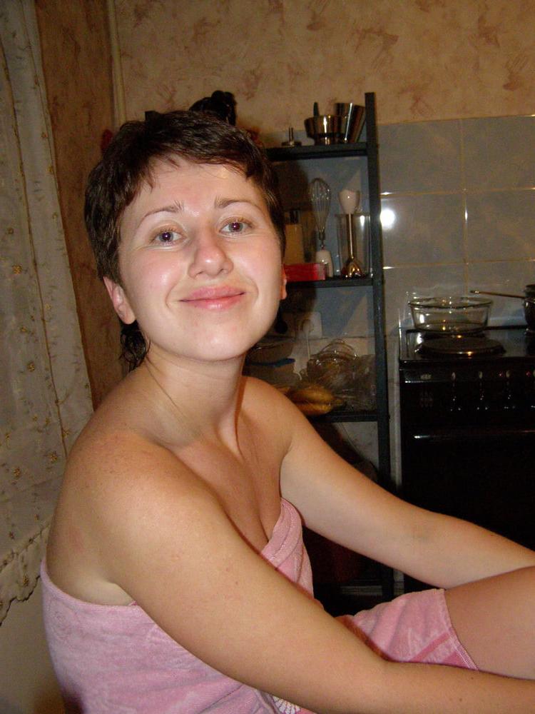 25P housewife Nina