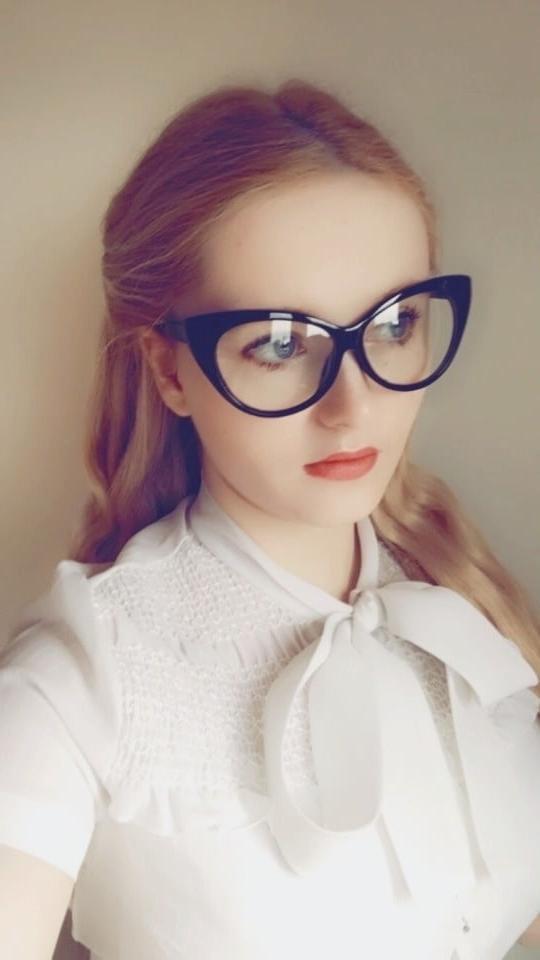 22P 1950s Housewife