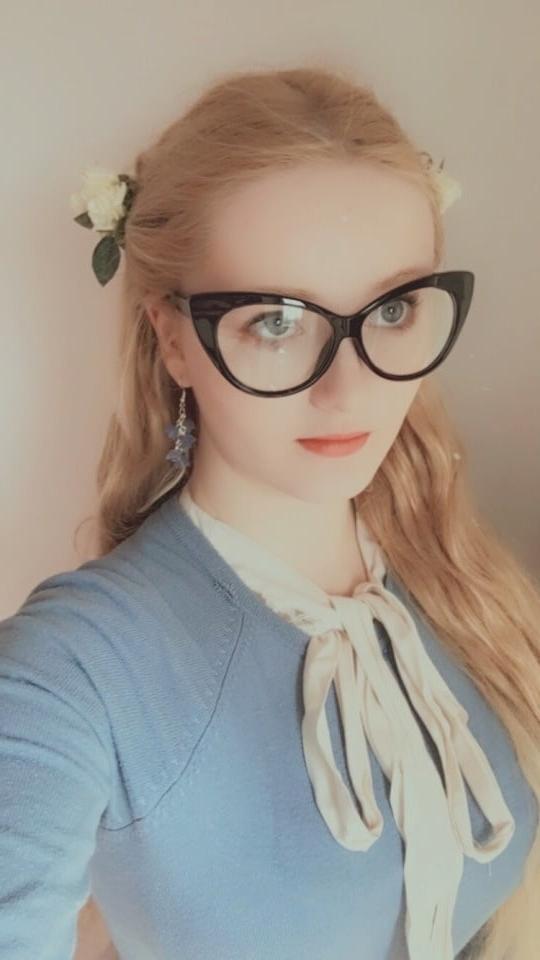 22P 1950s Housewife