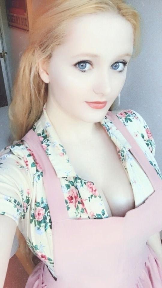 22P 1950s Housewife
