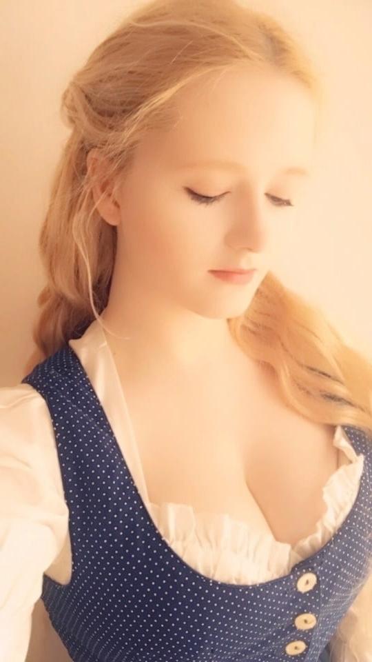 22P 1950s Housewife