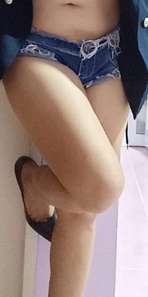 25P Asian in jean shorts