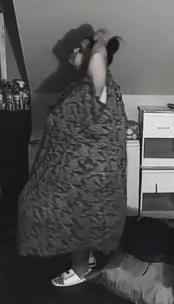 25P Belly To Knees 4
