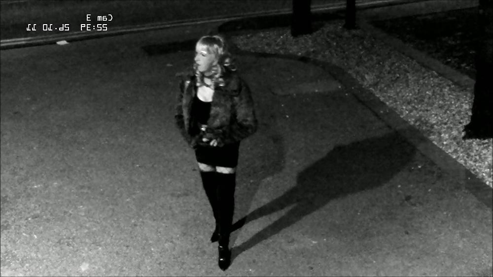 11P Dumme Hure vor CCTV gefilmt