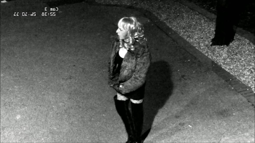 11P Dumme Hure vor CCTV gefilmt