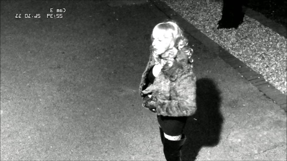 11P Dumme Hure vor CCTV gefilmt