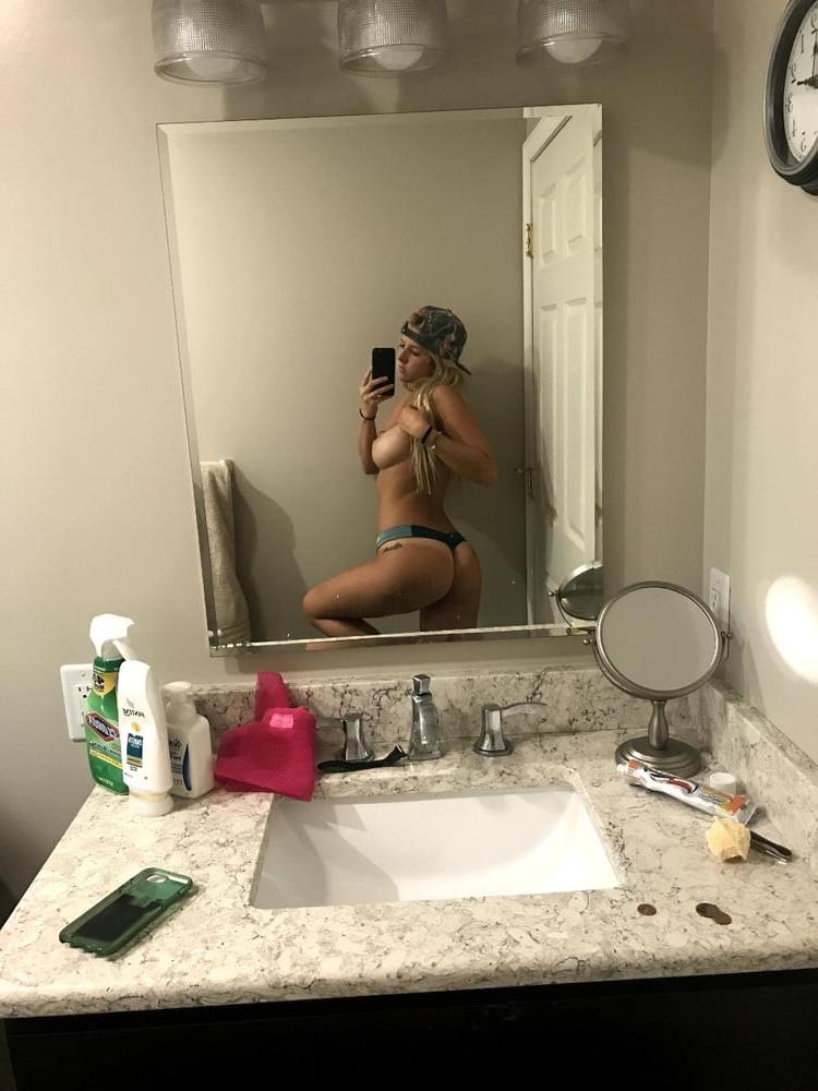 21P Perfect ass n tits