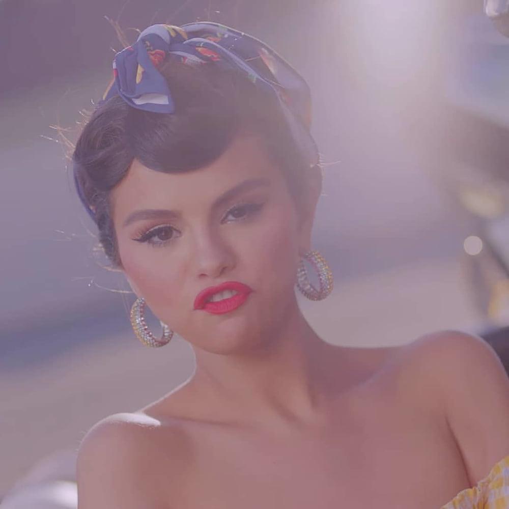 10P SELENA GOMEZ ... SHE NEEDS SEX IN THE CAR ...