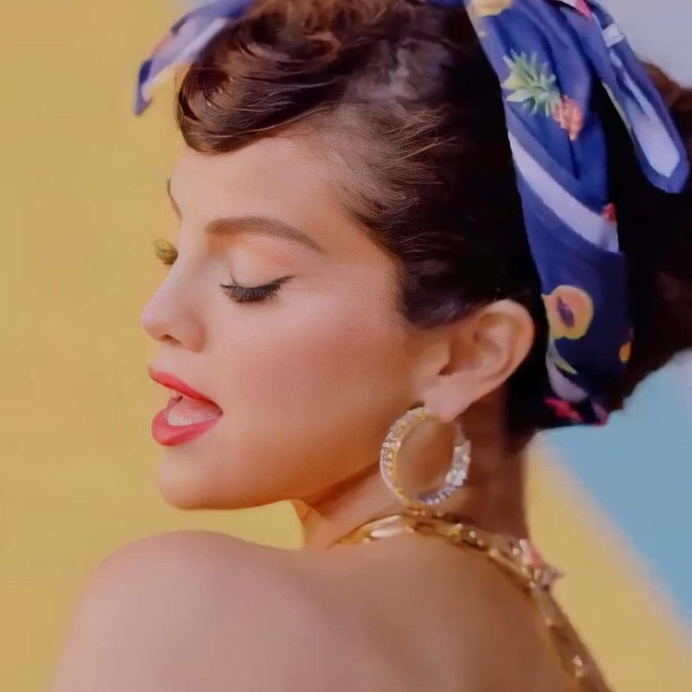 10P SELENA GOMEZ ... SHE NEEDS SEX IN THE CAR ...