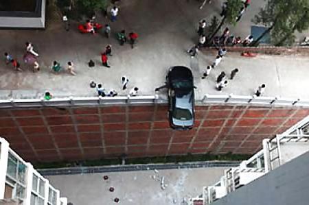 10P Pictures of Lucky Escapes
