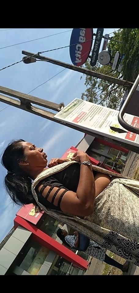 25P sri lankan office girl hide cam