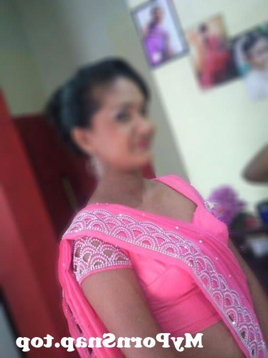 25P sri lankan office girl hide cam