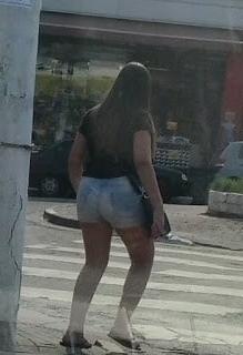 9P Gordinha de shorts Jeeans com um puta rabao