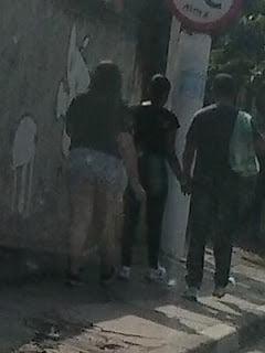 9P Gordinha de shorts Jeeans com um puta rabao
