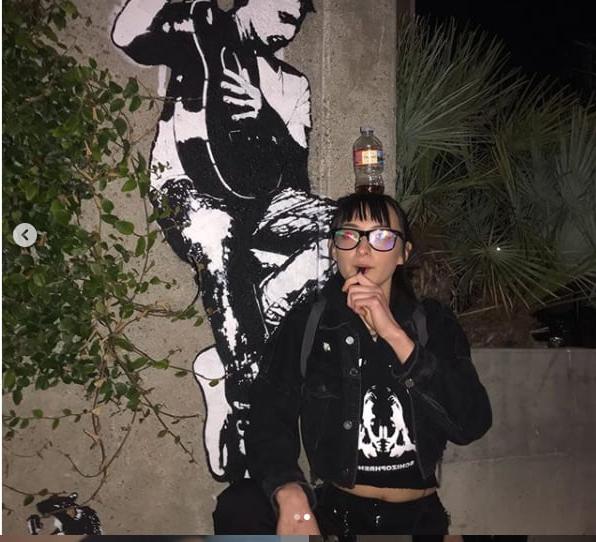 25P Azn punkrock skinny hottie Smoker and Vaper