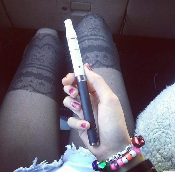 25P Azn punkrock skinny hottie Smoker and Vaper