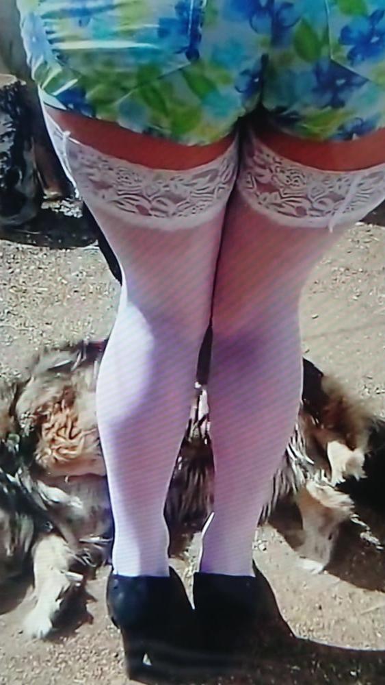 25P Housewife in stockings arround the house.