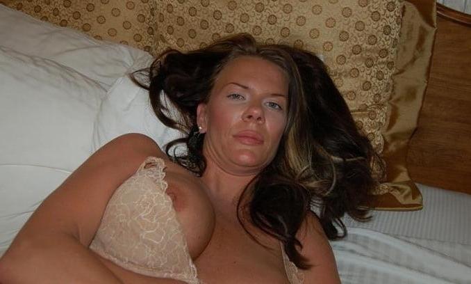23P my aunts best friend i love fucking her