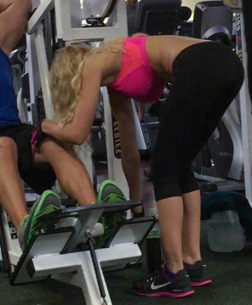 25P Blonde Gym Bunny Loves to Show Belly.