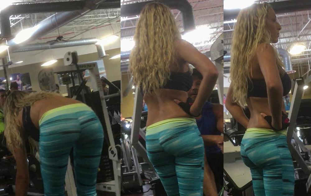 25P Blonde Gym Bunny Loves to Show Belly.