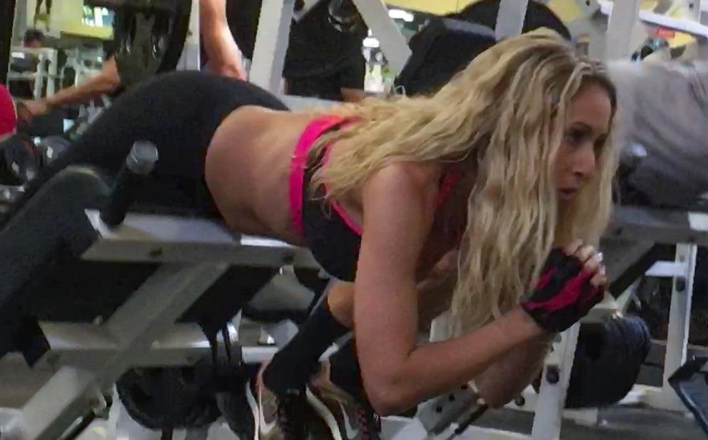 25P Blonde Gym Bunny Loves to Show Belly.