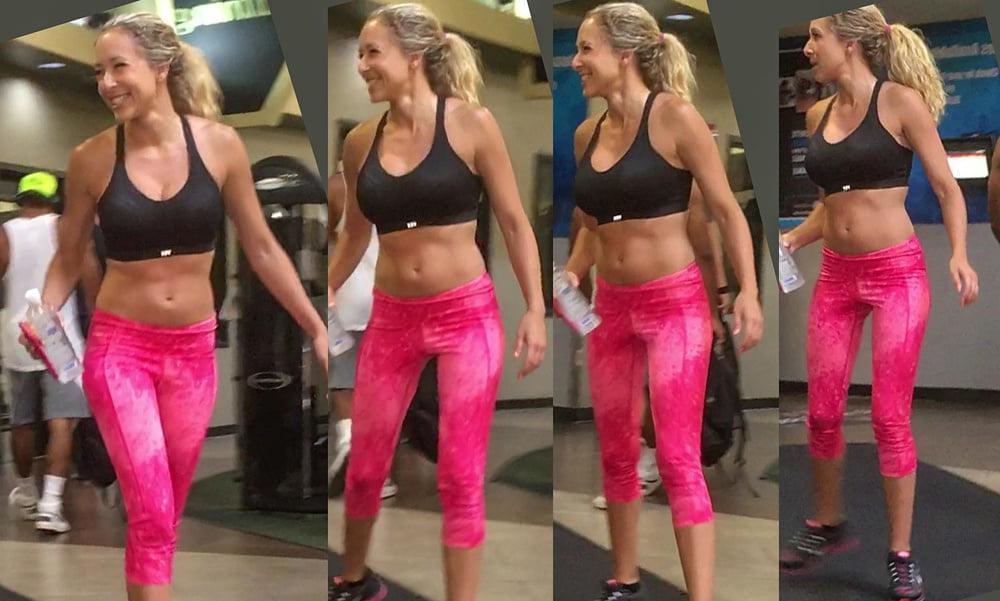 25P Blonde Gym Bunny Loves to Show Belly.