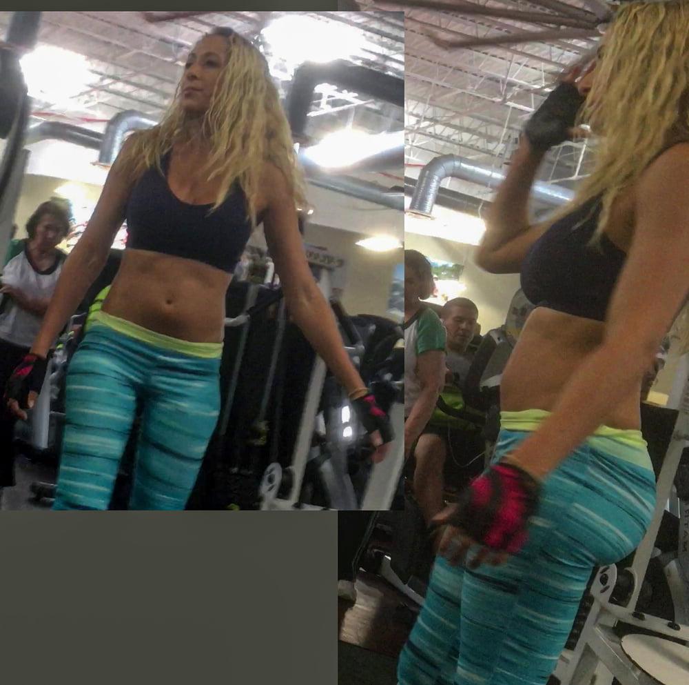 25P Blonde Gym Bunny Loves to Show Belly.