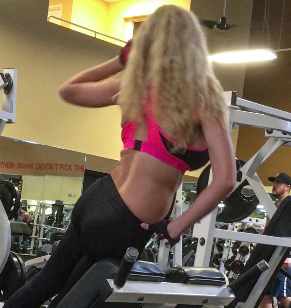 25P Blonde Gym Bunny Loves to Show Belly.