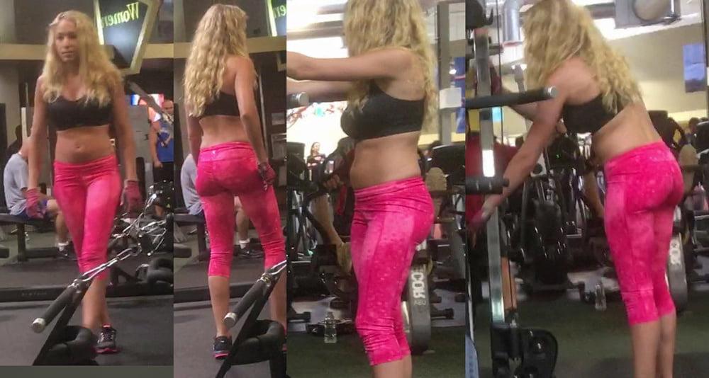 25P Blonde Gym Bunny Loves to Show Belly.