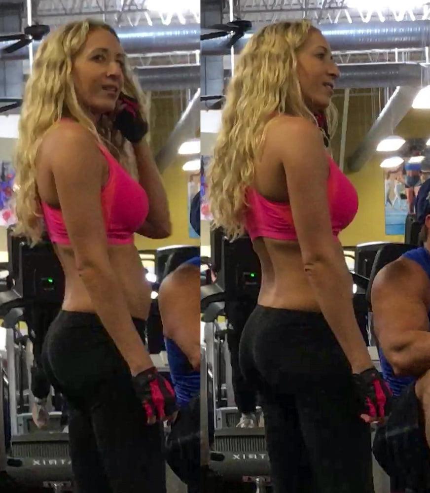 25P Blonde Gym Bunny Loves to Show Belly.