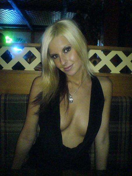 25P Beautiful Blonde Hooters Girl