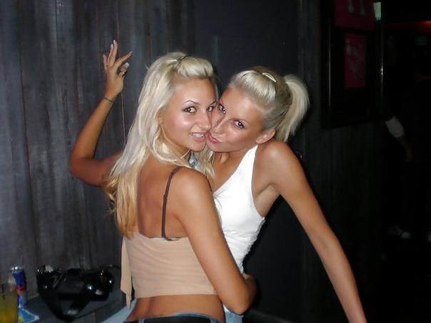 25P Beautiful Blonde Hooters Girl