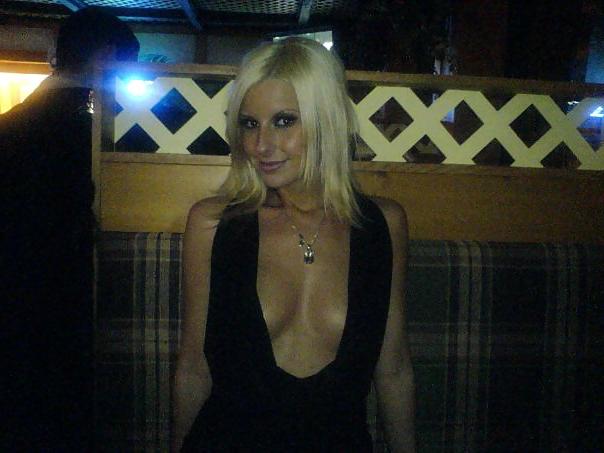 25P Beautiful Blonde Hooters Girl