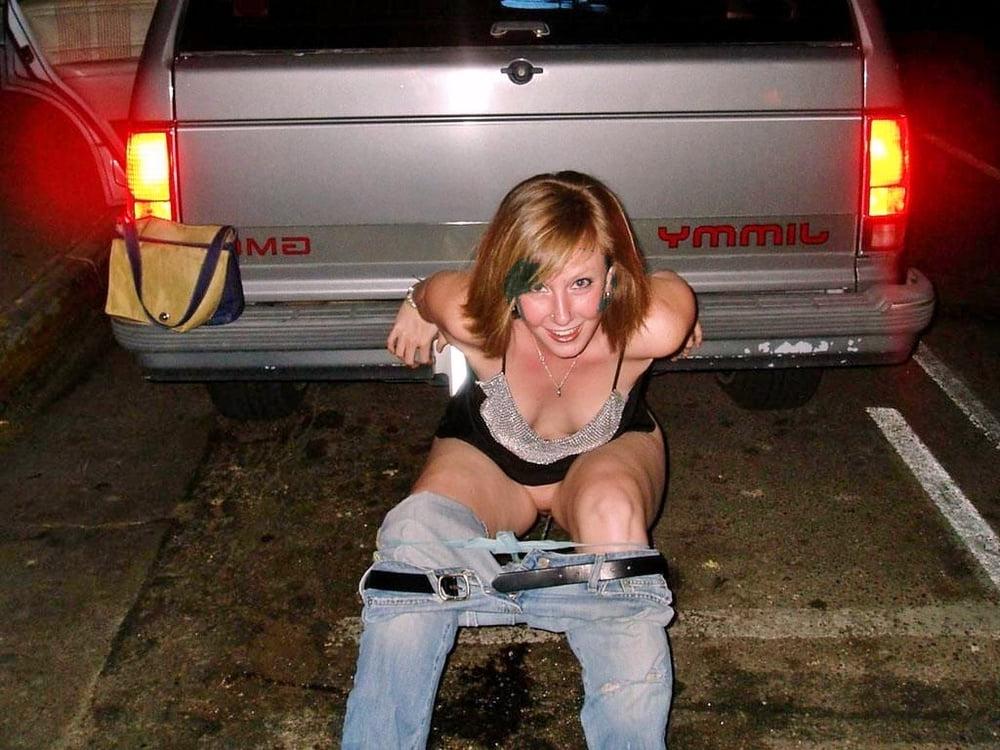 24P GIRL &amp; CAR 48 Pissing