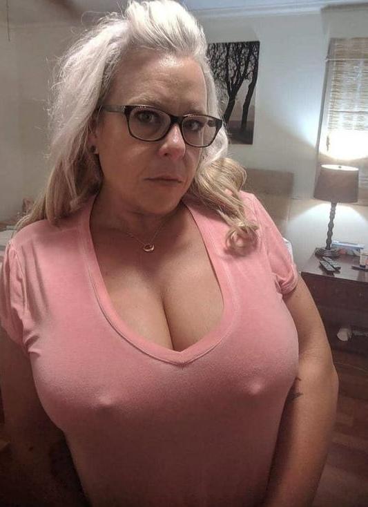 25P Hot Mom's