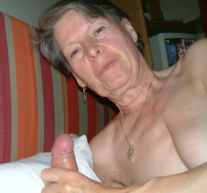 25P Hot Mom's