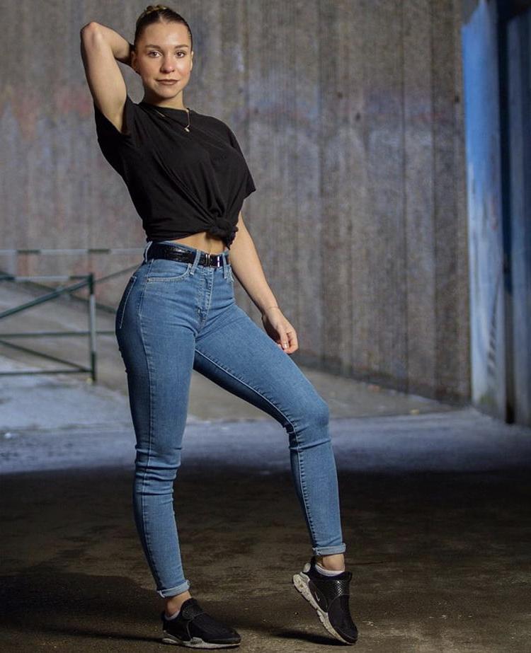 24P teen friend (gwen)