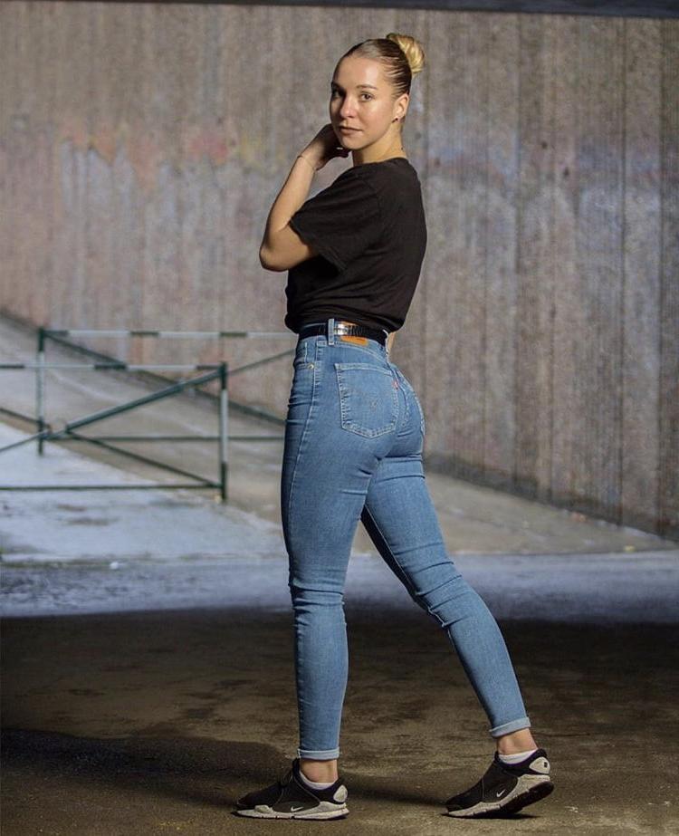 24P teen friend (gwen)