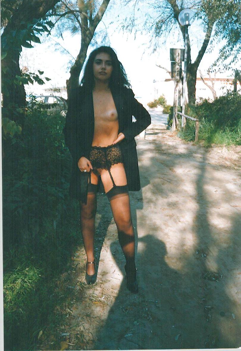 25P HORNY HOUSEWIFE SIMONA