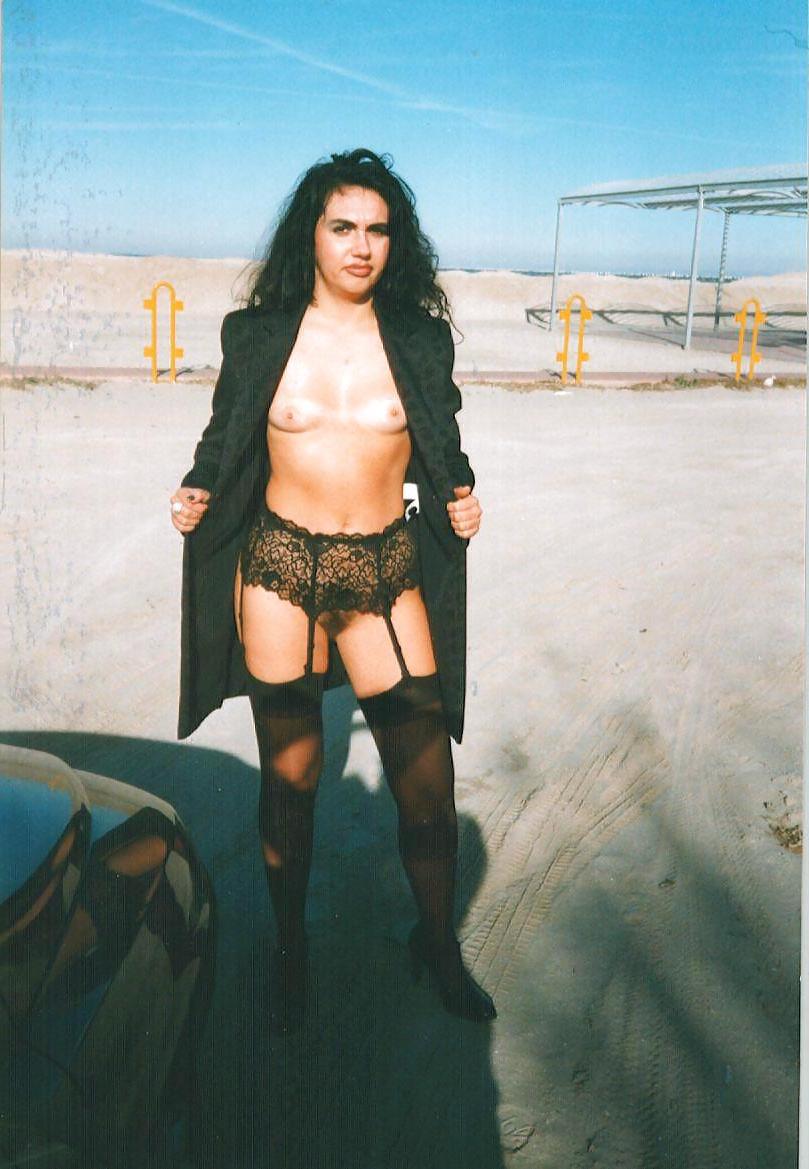 25P HORNY HOUSEWIFE SIMONA