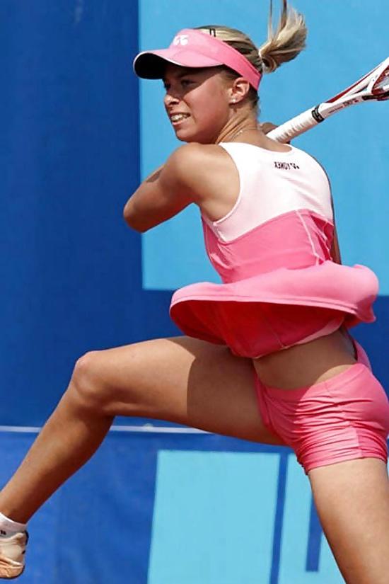 20P Upskirt tennis 