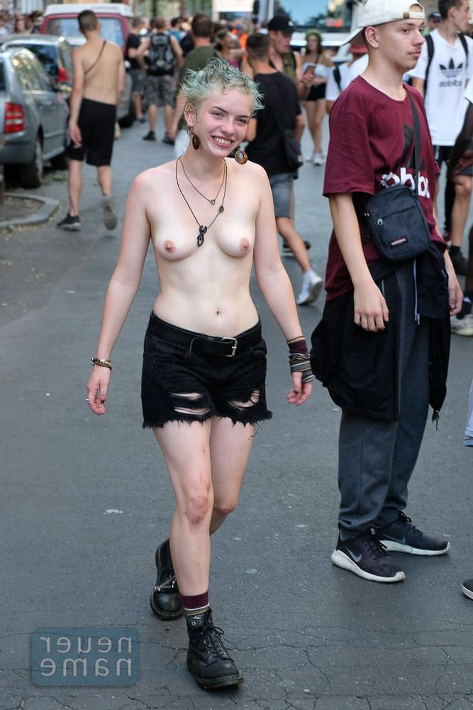 25P Nude in Public Berlin - Preview