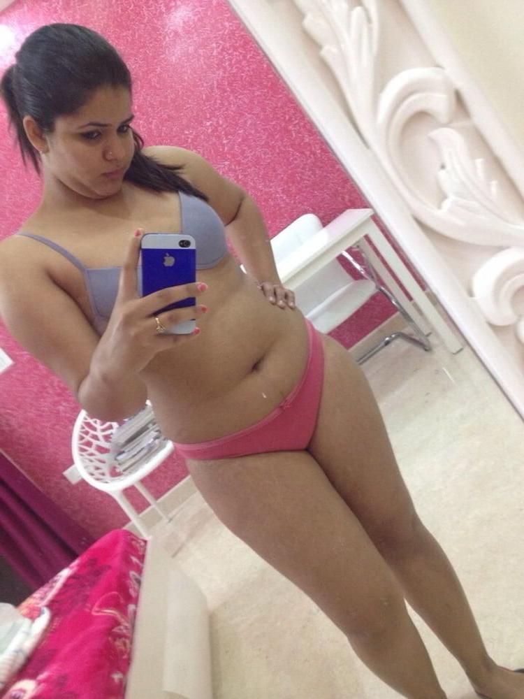 25P Super Hot Desi Girl on Cam