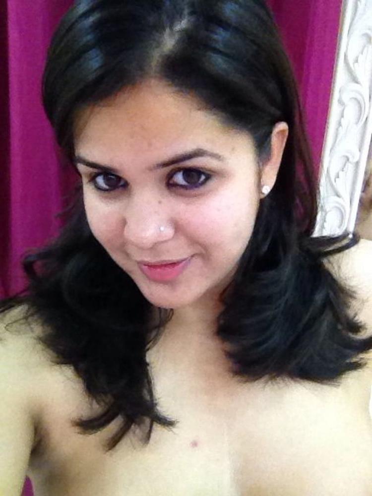 25P Super Hot Desi Girl on Cam